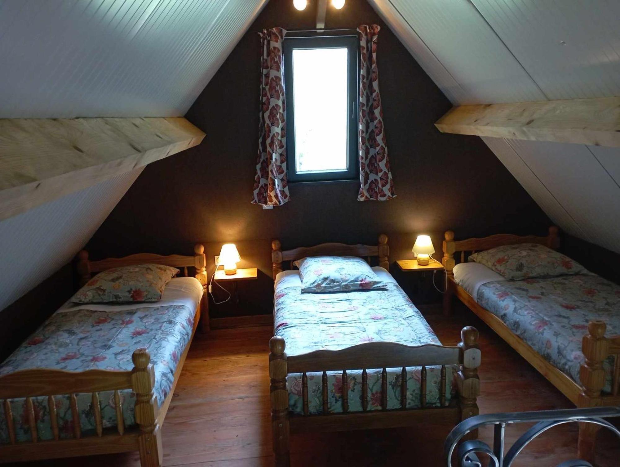 A La Cabane Des Bois Dessus Tiny Gite Alligny-en-Morvan Exteriör bild