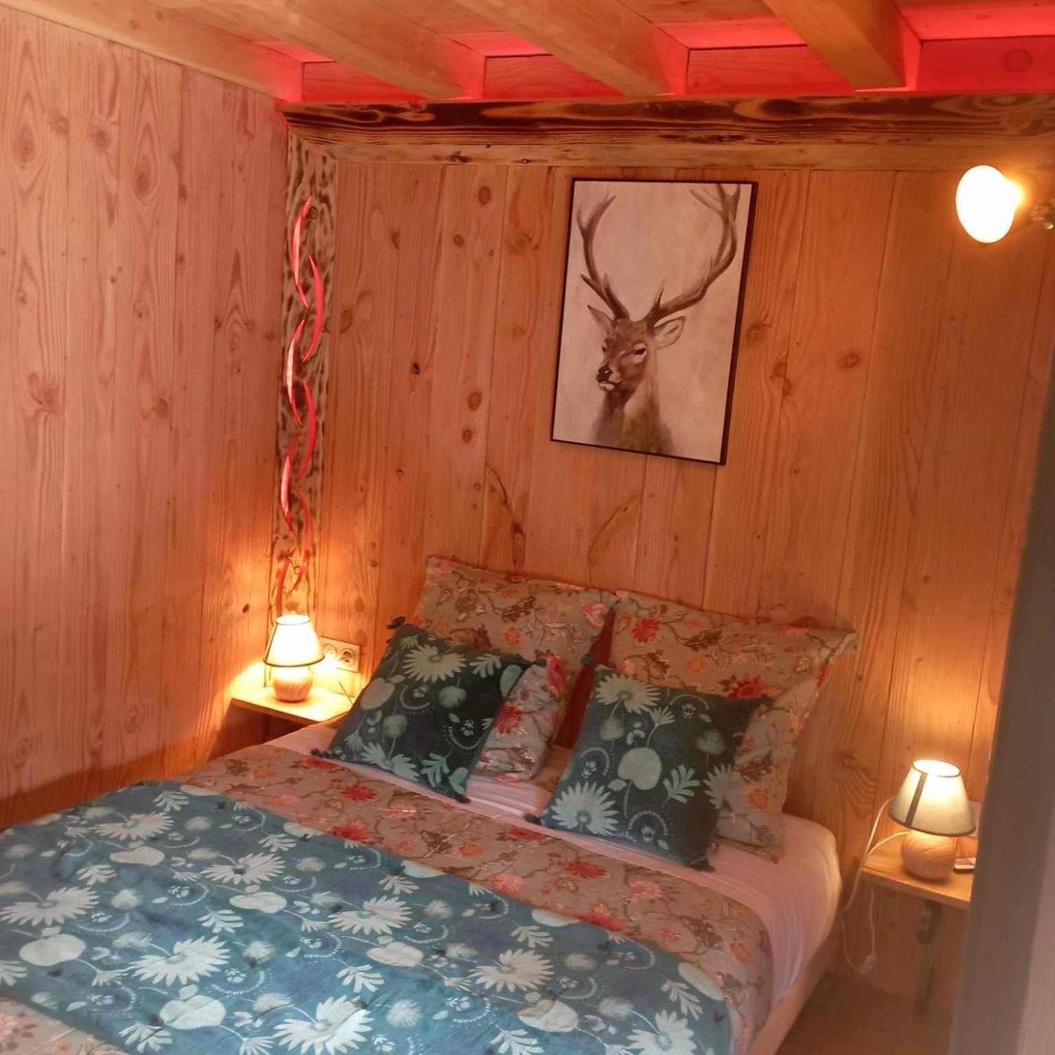 A La Cabane Des Bois Dessus Tiny Gite Alligny-en-Morvan Exteriör bild